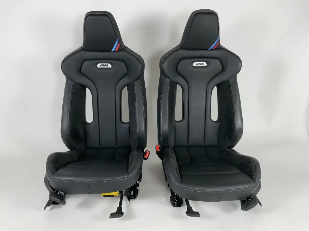 BMW M4 Coupe Front Seats and Door Panels (1)