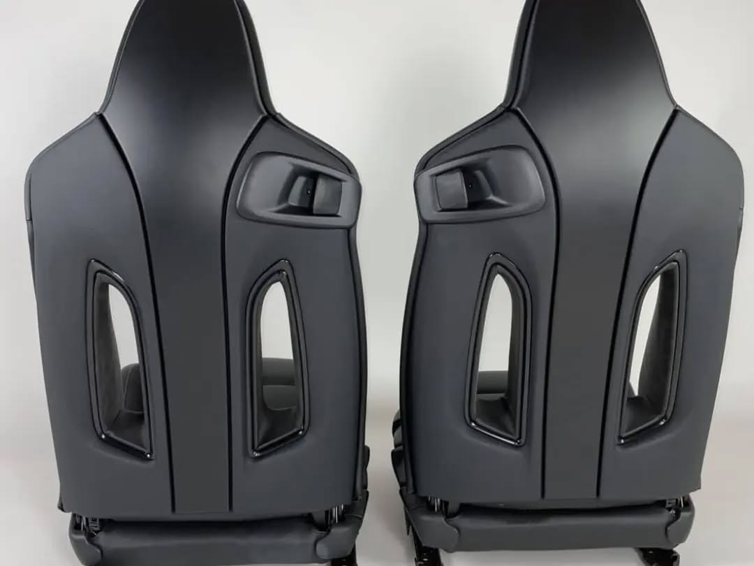 BMW M4 Coupe Front Seats and Door Panels (2)